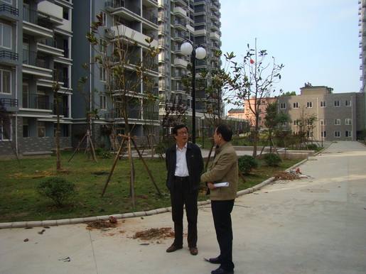 董事長(zhǎng)調(diào)研城區(qū)老舊小區(qū)管道燃?xì)馀涮坠ぷ?>                            <div   id="ysuk6aogu8g"   class="con">
                                <span id="ysuk6aogu8g"    class="title">董事長(zhǎng)調(diào)研城區(qū)老舊小區(qū)管道燃?xì)馀涮坠ぷ?/span>
                                <p class="des">&nbsp;

	近日，公司黨委書記、董事長(zhǎng)潘炳應(yīng)先后深入渡江路沿街樓棟、百圣花苑、同慶北苑、錦都商城、古樹新村、馬山公寓等26處前期開發(fā)未“三同時(shí)”配套管道燃?xì)獾某菂^(qū)老舊小區(qū)（樓棟），實(shí)地考察、調(diào)研公司老舊小區(qū)氣化工作推進(jìn)情況。


	每到一處，潘炳應(yīng)都細(xì)致查看小區(qū)周邊管網(wǎng)配套條件，詳細(xì)了解氣化工作實(shí)際困難，并認(rèn)真傾聽小區(qū)居民對(duì)公司配套管道燃?xì)獾囊庖?jiàn)和建議。對(duì)于老舊小區(qū)氣化工作，潘炳應(yīng)...</p>
                            </div>
                            <div   id="ysuk6aogu8g"   class="time">
                                <span id="ysuk6aogu8g"    class="day">05</span>
                                <span id="ysuk6aogu8g"    class="year-month">2014-05</span>
                            </div>
                        </a>
                    </li>
                                    </ul>
                <div   id="ysuk6aogu8g"   class="pagination">
                <a href=?pid=2&page=1 title=第1頁(yè)>1</a><a>...</a><a href=?pid=2&page=118 title=第118頁(yè)>118</a><a title=第119頁(yè) class=